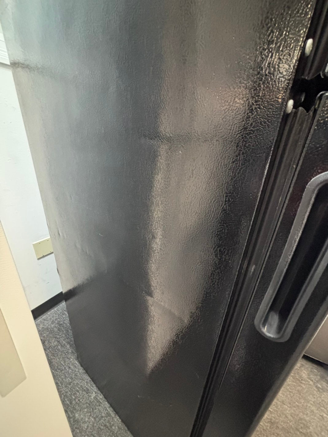 >Hot point  28”top freezer fridge black used-refurbished #HJX13B