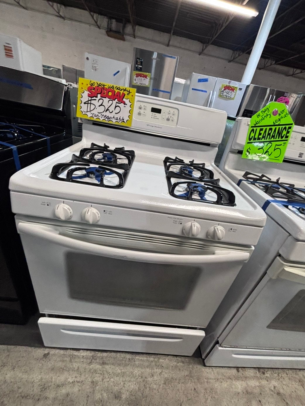 >*sale🔥frigidaire Gas range 4 burner bake broil Hi/Lo self clean in  white used-Refurbished 30” #FGH5D2B