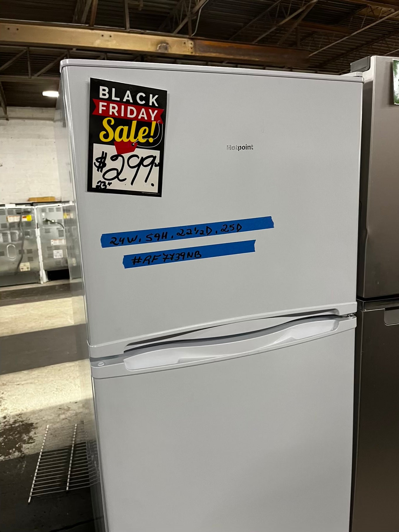 ~ Used | Refurbished Hotpoint top freezer refrigerator 24" #RF7739NB