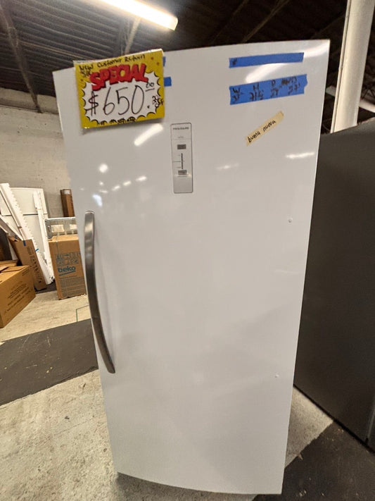 Open box 📦 costumer return 33’”in. 20 cu. ft. Garage Ready Freezer in White with Temperature Alarm and Auto-Close Door, ENERGY STAR #FZR25PBB