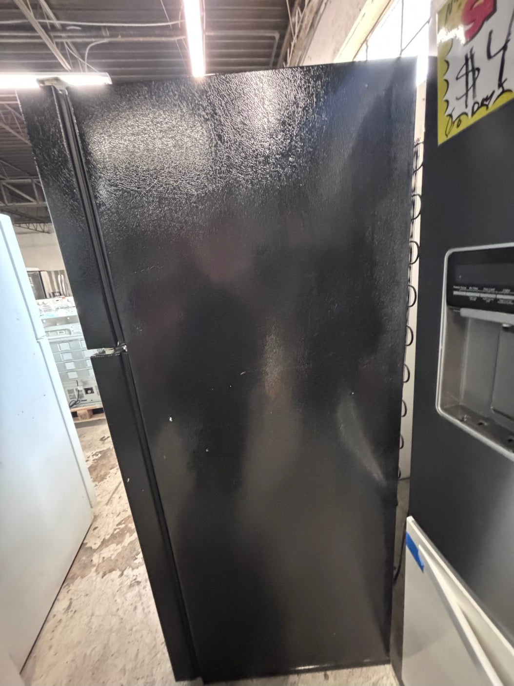 }28”w x 68 1/2h. Whirlpool  top freezer fridge with ice 🧊 maker inside ,black  working 💯  used-refurbished #FT67SRB