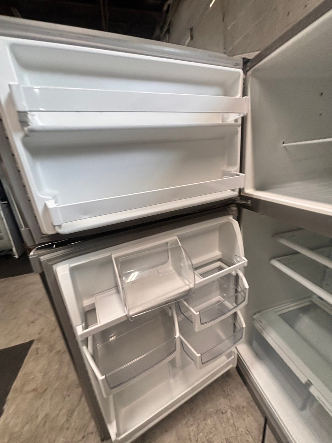 >Special🎈Whirlpool 33” Top freezer fridge in stainless steel color                 used-refurbished #RFZA213B