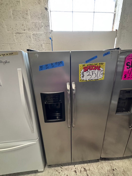 >>36” GE side by side Refrigerator and freezer silver (ice maker & water doesn’t work) doesn’t affect on the others functions.#ARW773B
