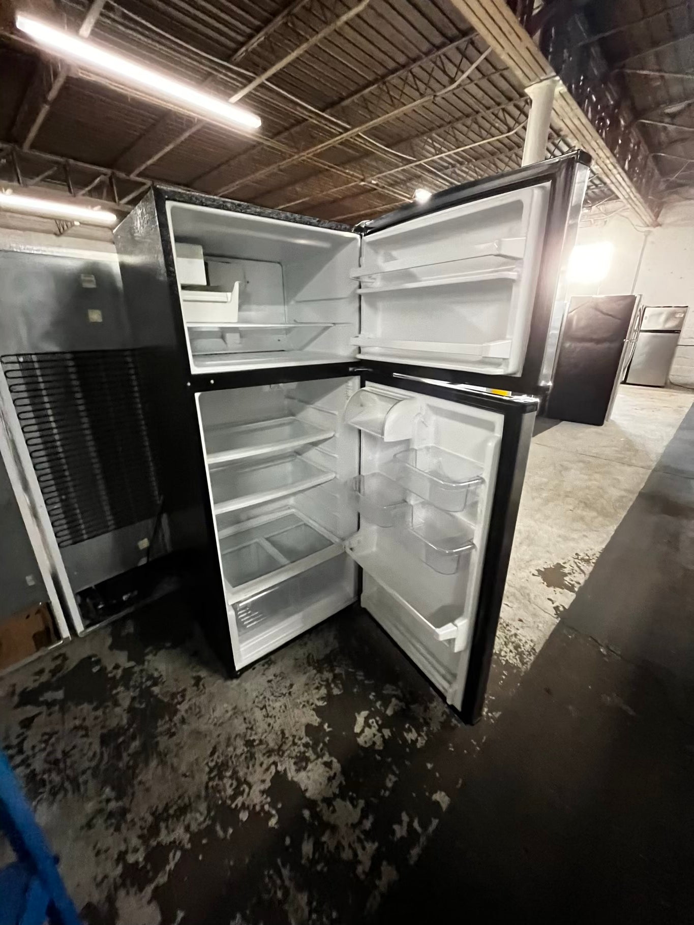 - Whirlpool top freezer refrigerator stainless steel 28" #RF777QB