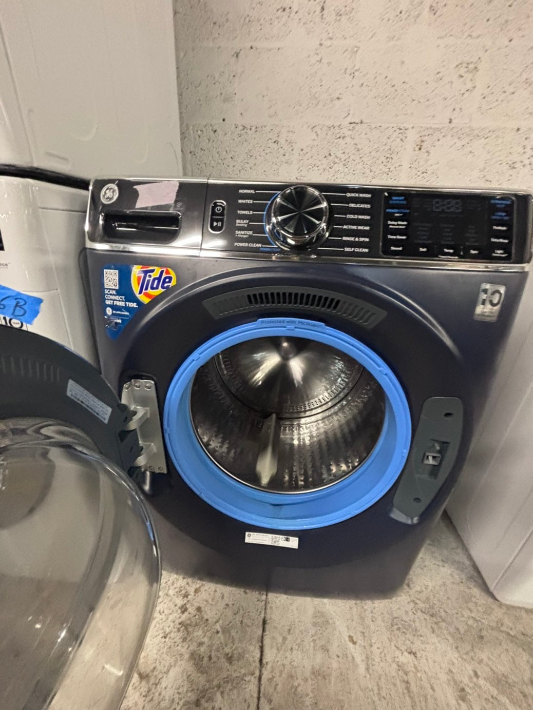 >>GE ENERGY STAR 4.8 Cu. Ft. Capacity Smart Front Load Washer with UltraFresh Vent System with OdorBlock and Saniti great condition 28”stackable or side by side  used-refurbished  #FWRA46B