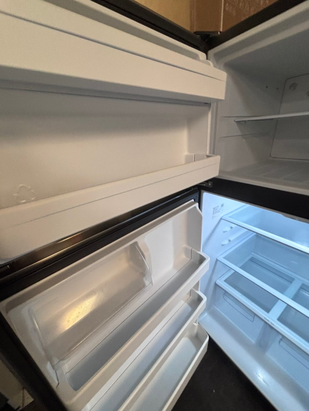 >>GE 33” x 67”h x 28” depth  Top freezer fridge  ,stainless steel  used-refurbished #RRYE33L