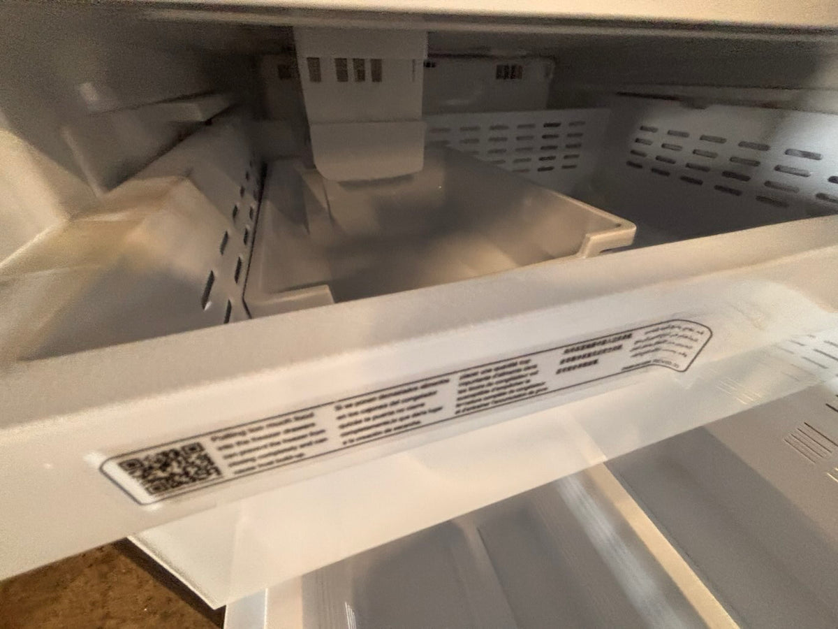 }}Samsung - 30” x 65.1/2 heigth x 30.1/5 depth. 22 cu. ft. 3-Door French Door Refrigerator w ice 🧊 maker inside - Stainless Steel #R22T5TPB