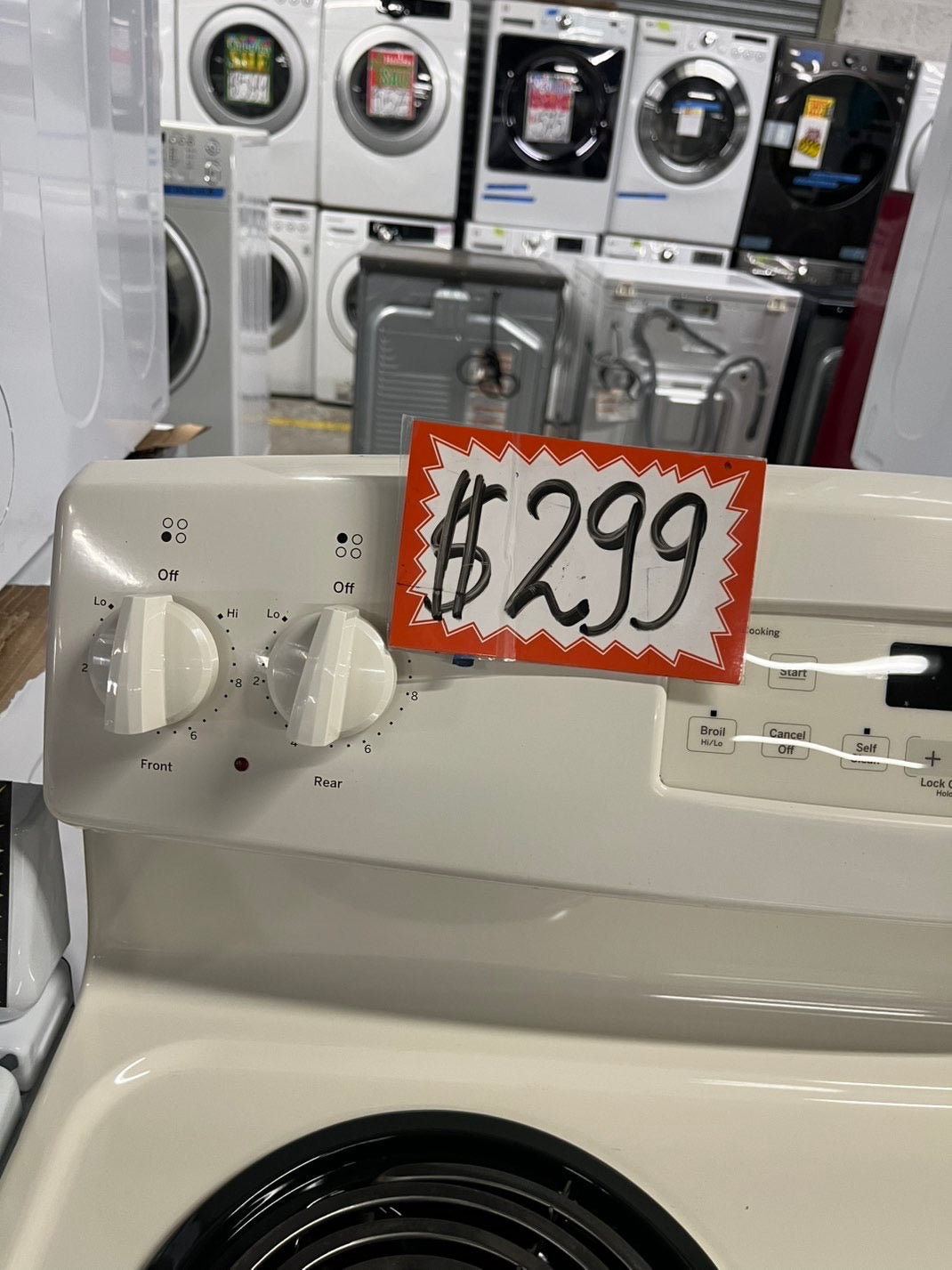 Sale‼️ Ge white off  electric coil top electric range coil 220v 4 burner Refurbished in bake Broil self clean 30" #ERRCL23B