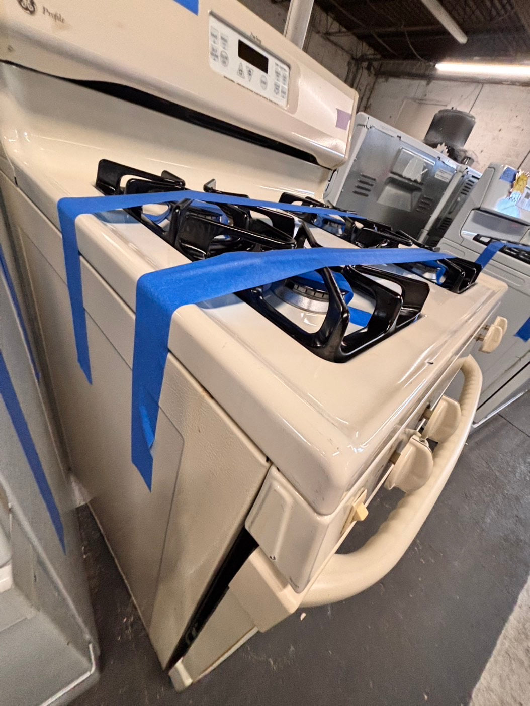 >special sale🔥GE Gas range 4 burner bake broil Hi/Lo self clean in off white used-Refurbished 30” #GEY94ZB