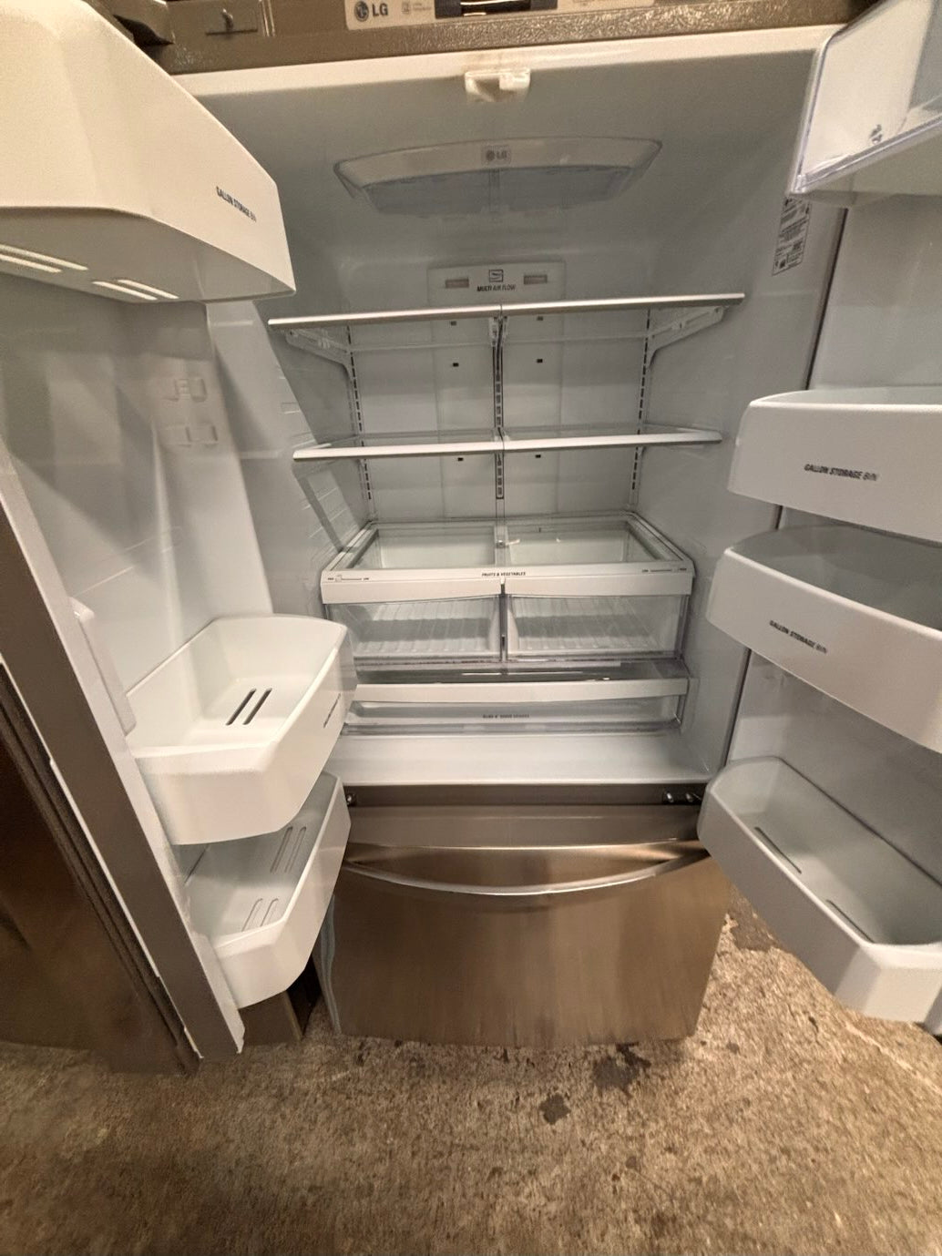 }}LG  33” x 68.1/2 h wide doors French door Refrigerator  with ice  🧊 maker inside #DFLGH338B