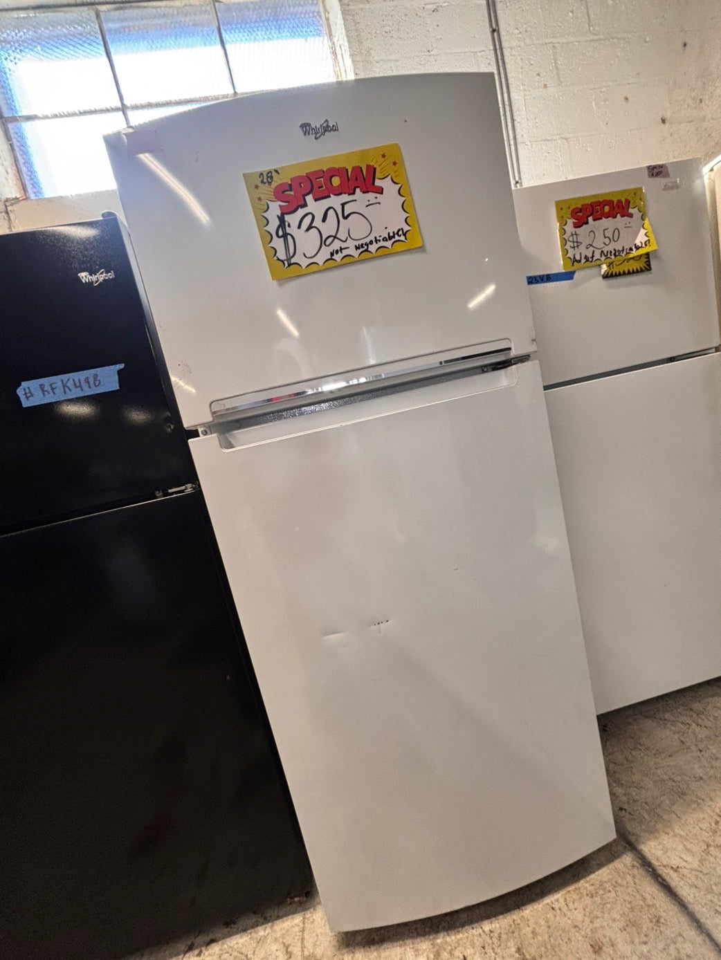 >sale🔥Whirlpool 28”top freezer refrigerator in white color  28" #RFWHP23B