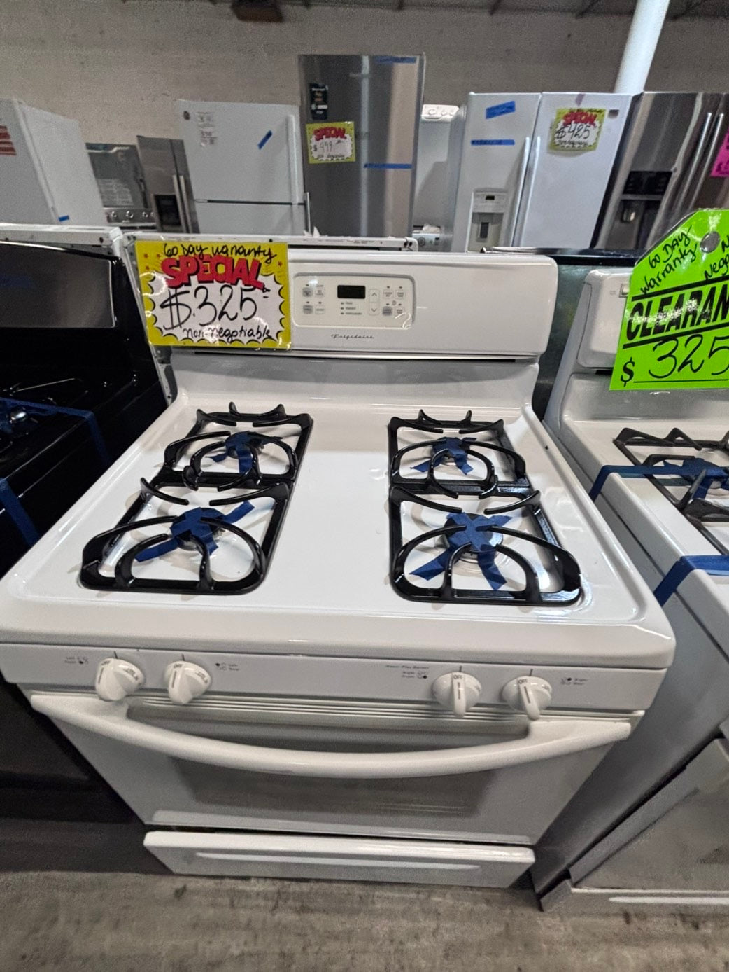 >*sale🔥frigidaire Gas range 4 burner bake broil Hi/Lo self clean in  white used-Refurbished 30” #FGH5D2B