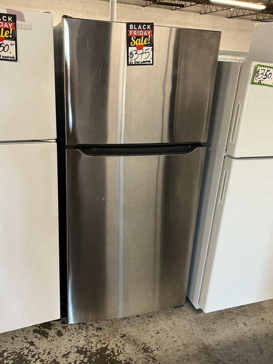 🔥Black Friday sale‼️Frigidaire 30” top freezer refrigerator 18cu.ft. Stainless steel-used -refurbished 30" item number #RFLG32B