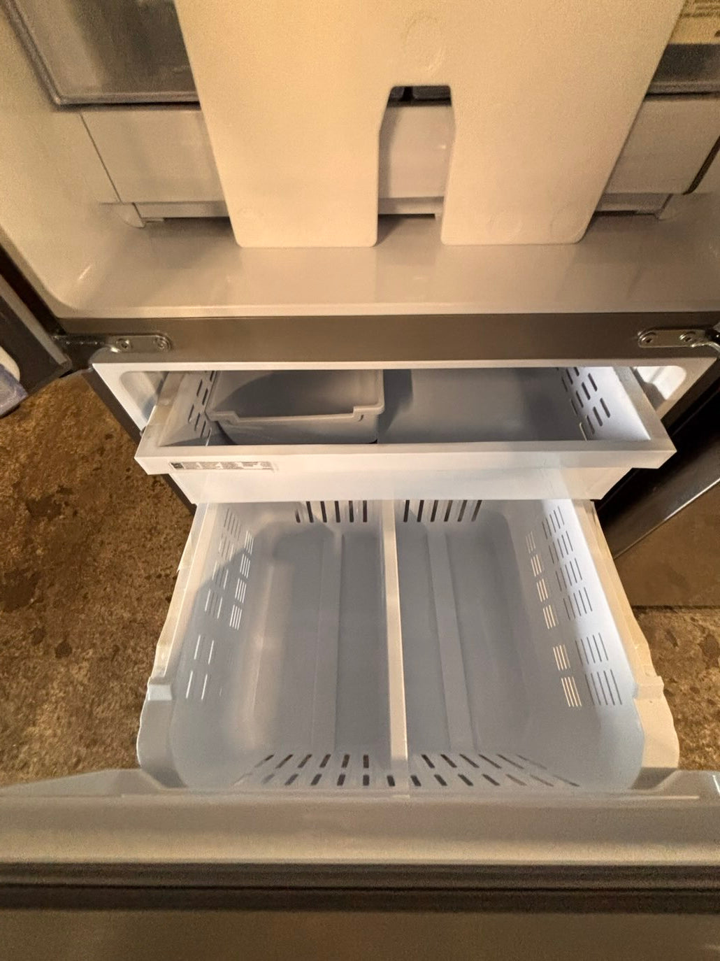 }}Samsung - 30” x 65.1/2 heigth x 30.1/5 depth. 22 cu. ft. 3-Door French Door Refrigerator w ice 🧊 maker inside - Stainless Steel #R22T5TPB