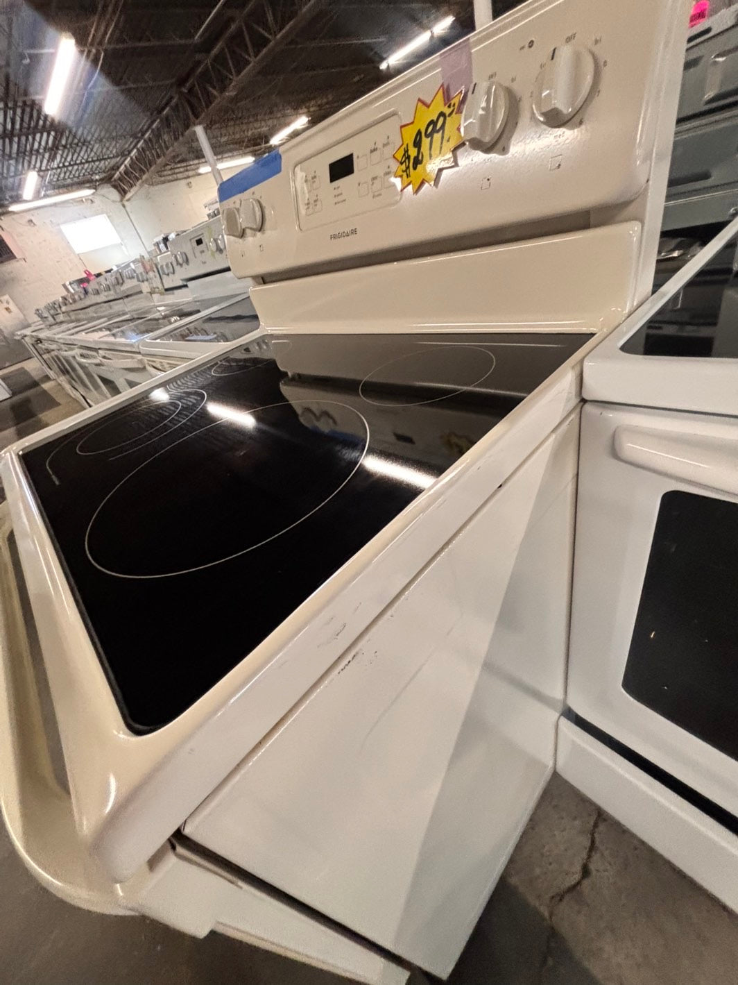 >frigidaire Glass Top electric stove white bake broil 4 burner Self clean 30” off white Refurbished #WZE796B