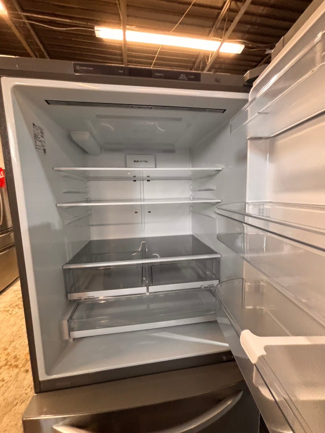 >* LG 33” bottom freezer fridge stainless steel with iced maker inside used -refurbished 30” #LGB5K2B