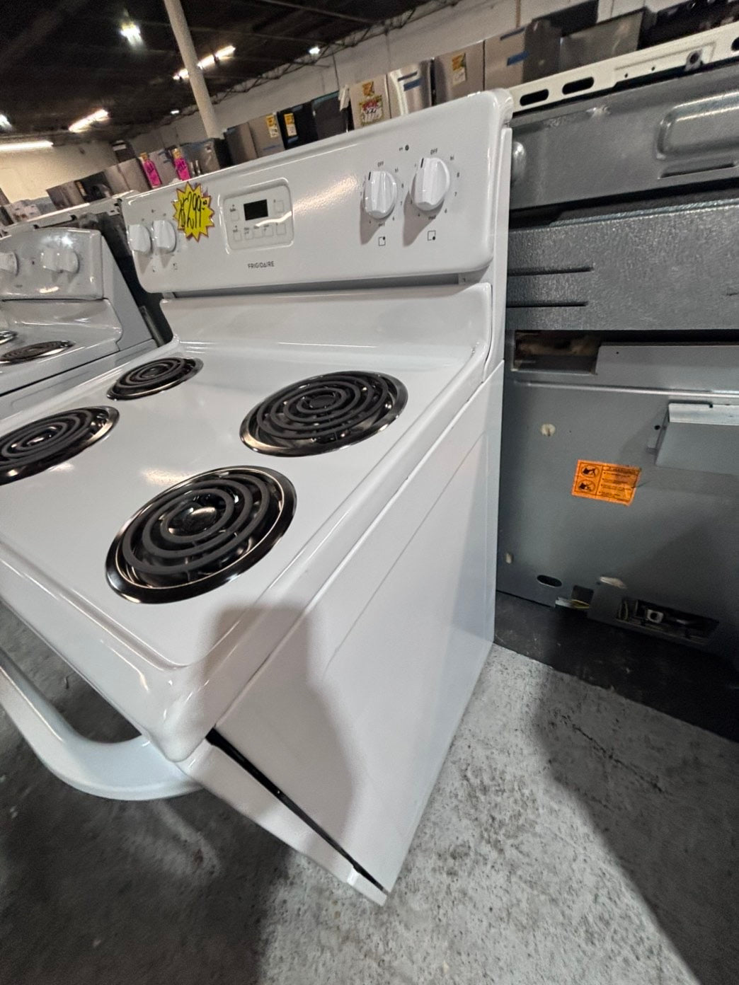>*frigidaire white  electric coil top range coil 220v bake /Broil 4 burner used-Refurbished  great condition 30" #ESTP55B