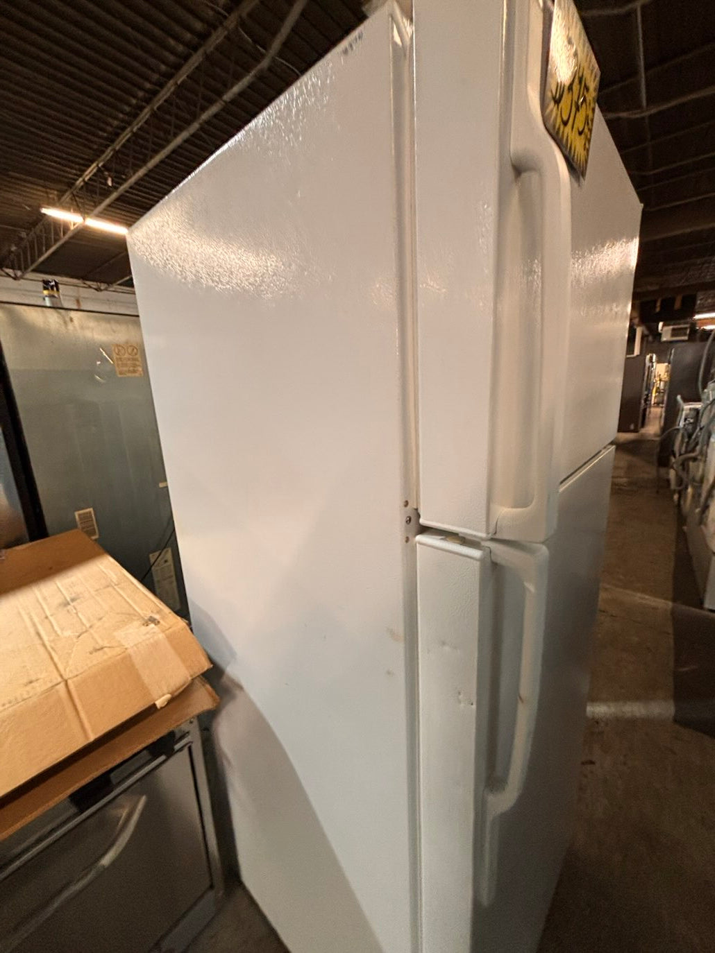 }}28”w x 68 1/2h. Whirlpool  top freezer fridge white color   working 💯  used-refurbished #FWGETSRB