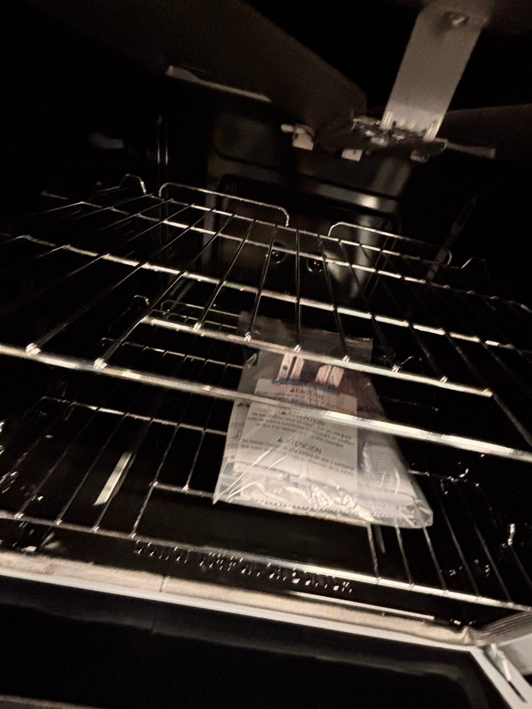 >new open box Midea 4 burner gas stove  in white color ,bake broil steam clean 30” #ER77TT