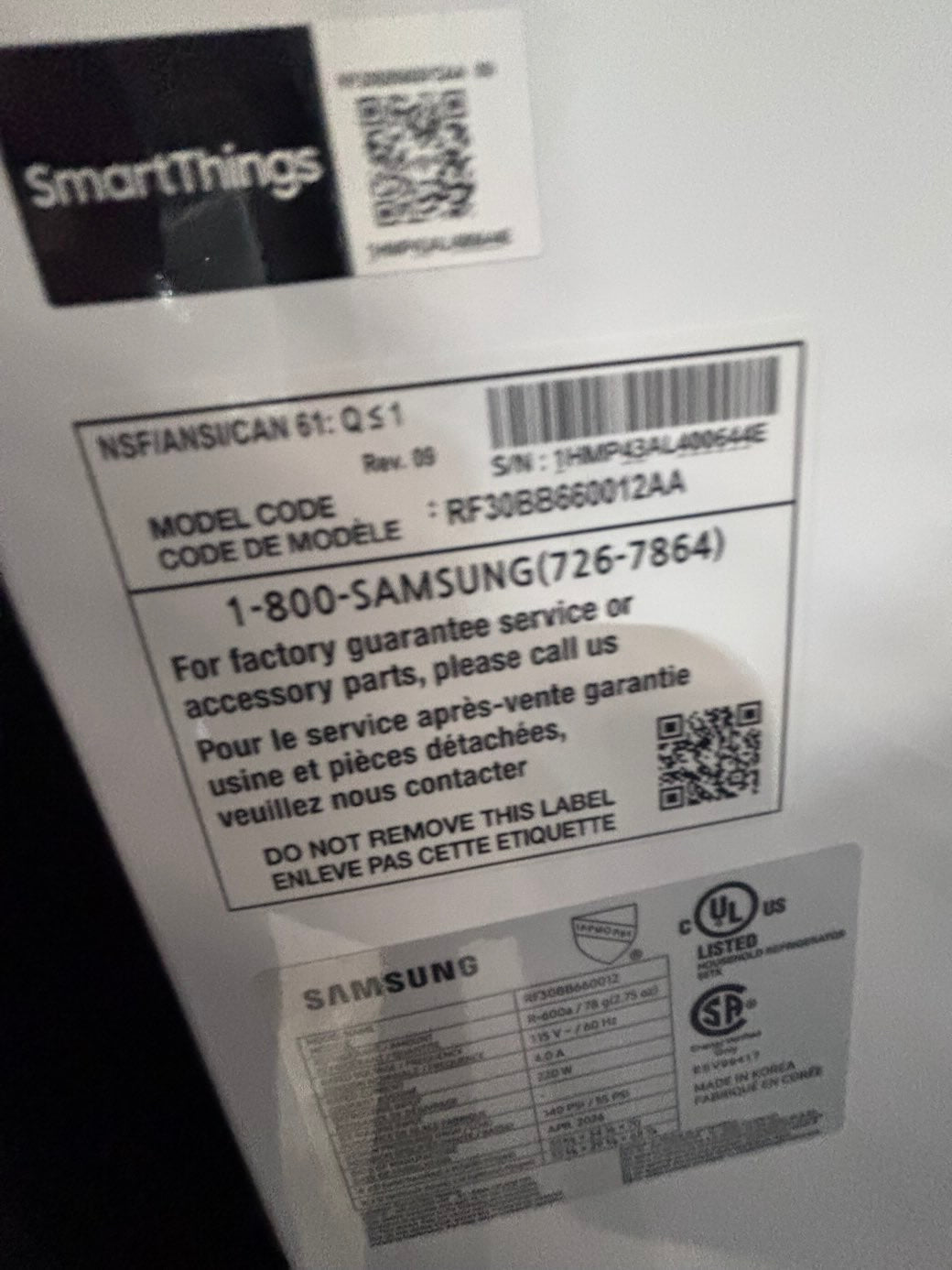 } new costumer returns ,Samsung Samsung - 36” Wide x 69h x 30.1/2 depth    , BESPOKE 30 cu. ft. 3-Door French Door Smart Refrigerator with Beverage Center - White Glass #RSZQX4B