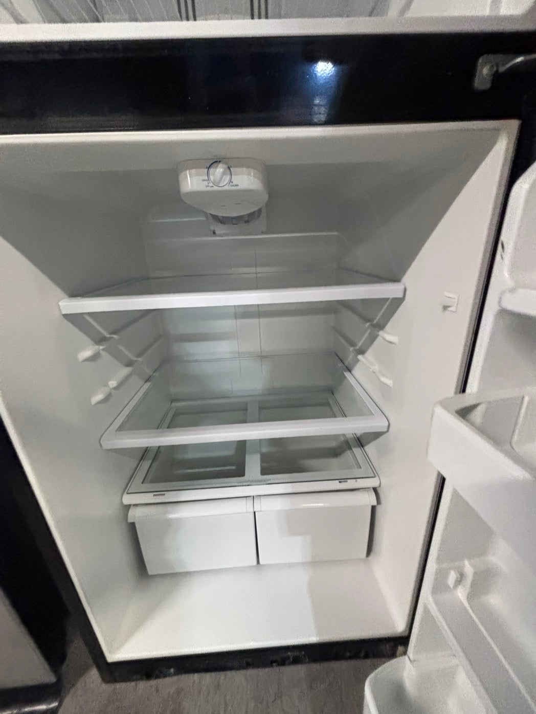 >>Haier 30”18cu.ft -top freezer refrigerator black color              -used refurbished 30” #FT11W6B