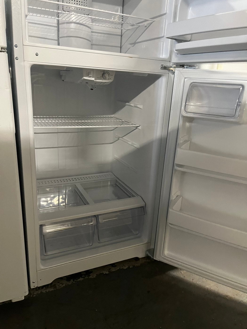 = Hot point  28”top freezer fridge off white used-refurbished #RFHP289B