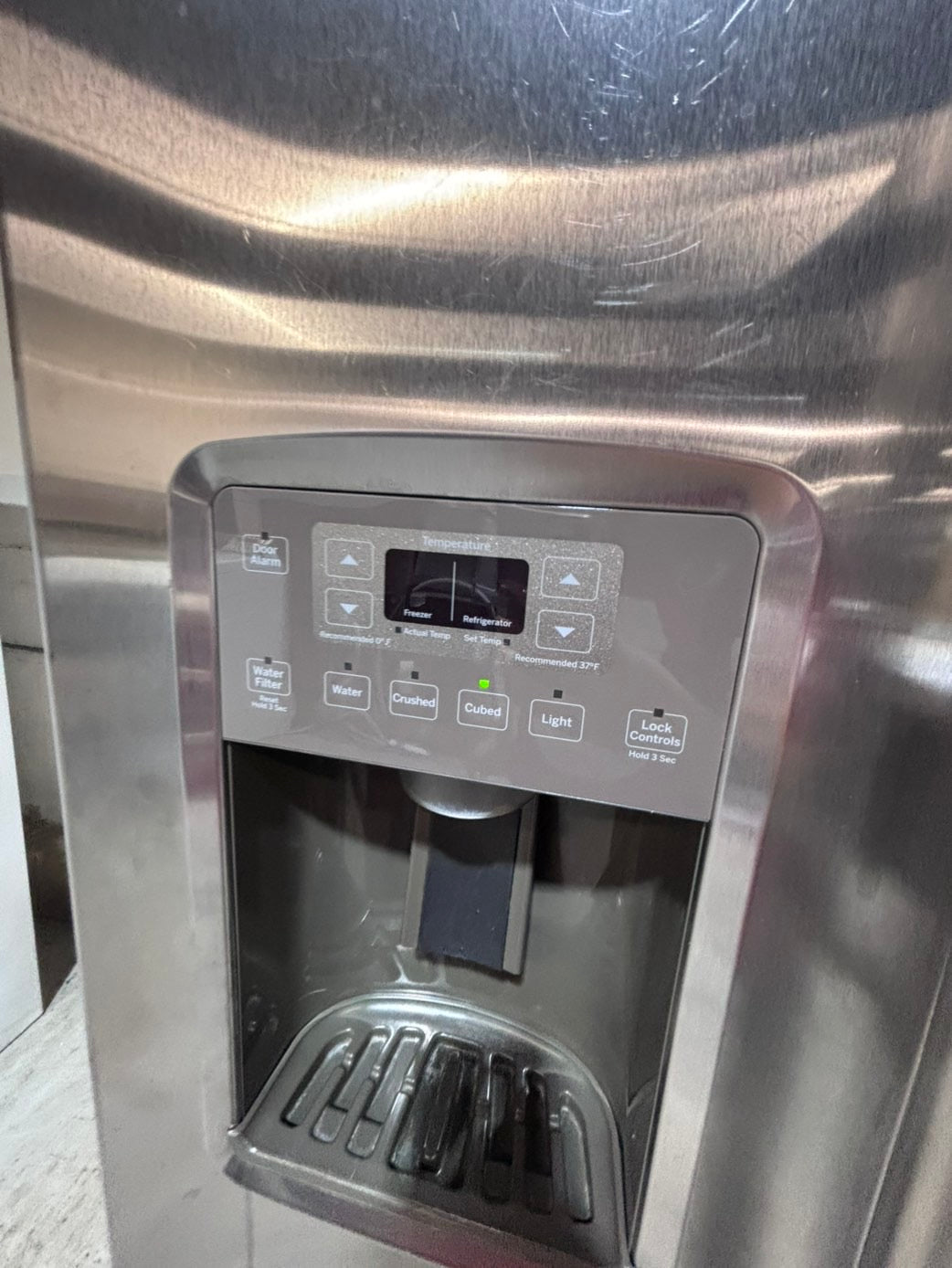 >>36” GE side by side Refrigerator and freezer stainless steel w/ice water dispenser 36” #AR243B