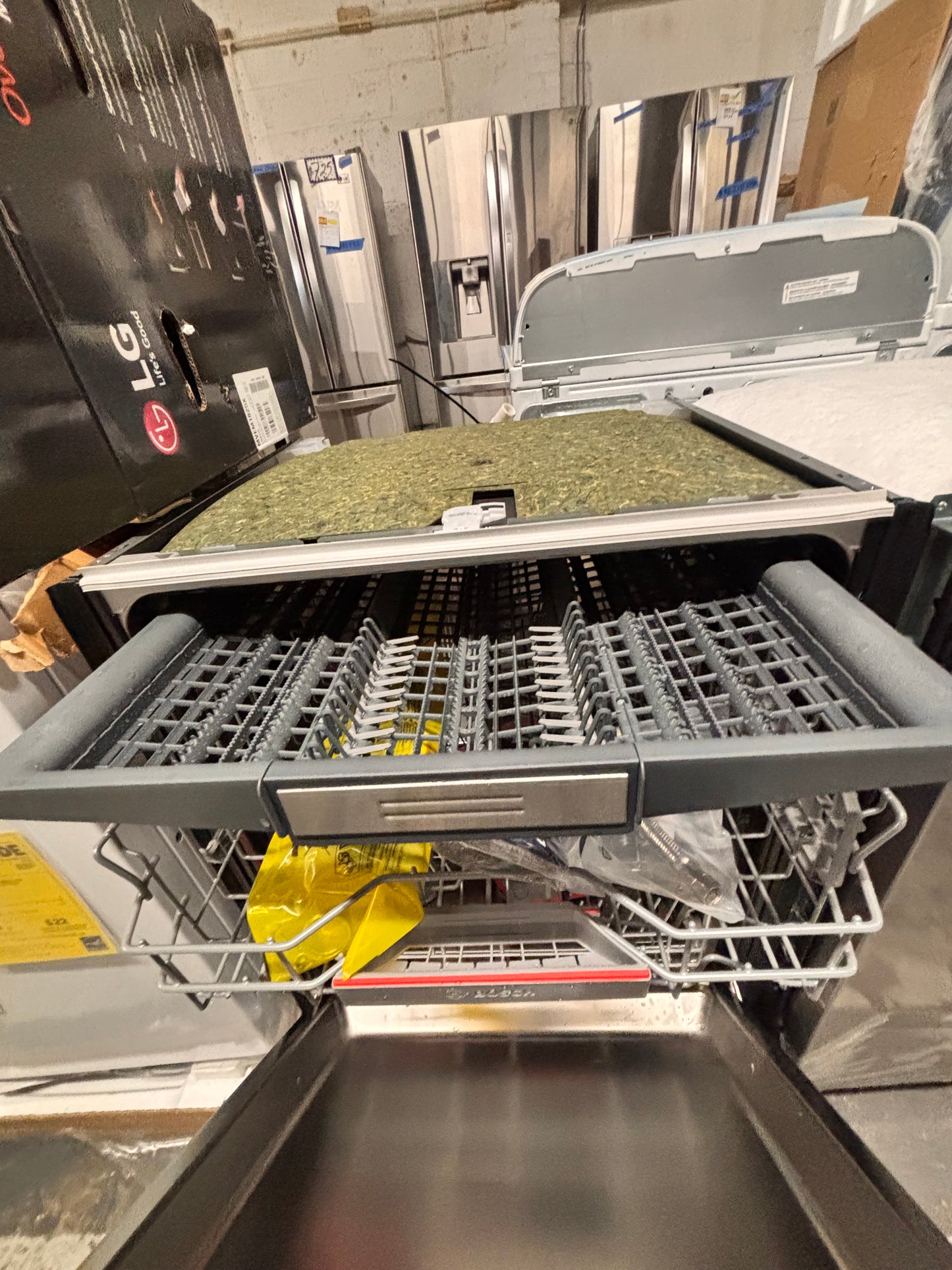 >Bosch  800 Series 24 in. Stainless Steel Top Control Tall Tub Bar Handle 42 dBA Dishwasher with Stainless Steel Tub Stock number #BCDF33B