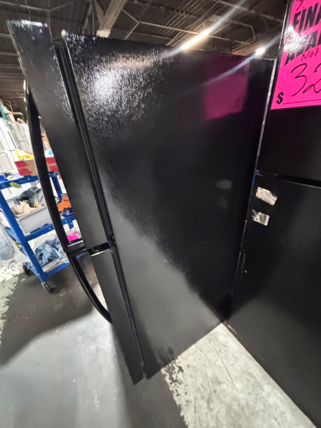 >>28”frigidaire  top freezer fridge white used-refurbished #FTFQZ1B