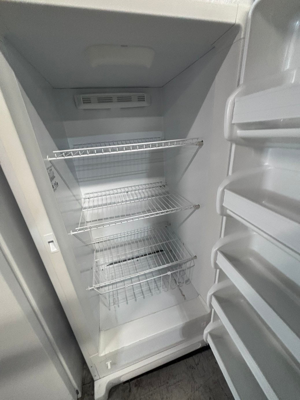 >>special 💥Frigidaire up-right freezer white 14.cu.ft Refurbished-used #FKU1114B