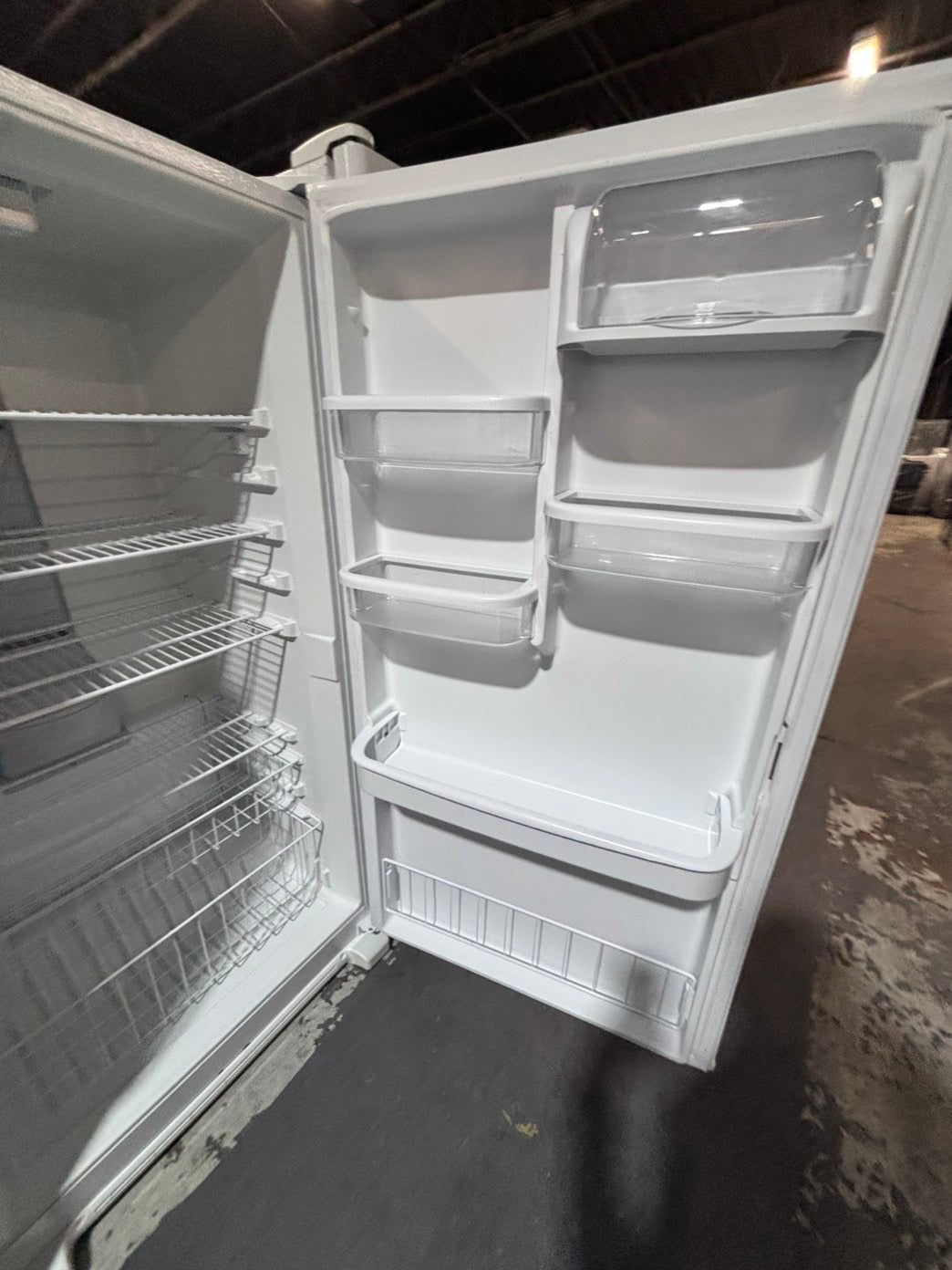 >>whirlpool 33”wide x 66 height x  25”depth up-right freezer white 20cu.ft Refurbished-used #RF5CZXB