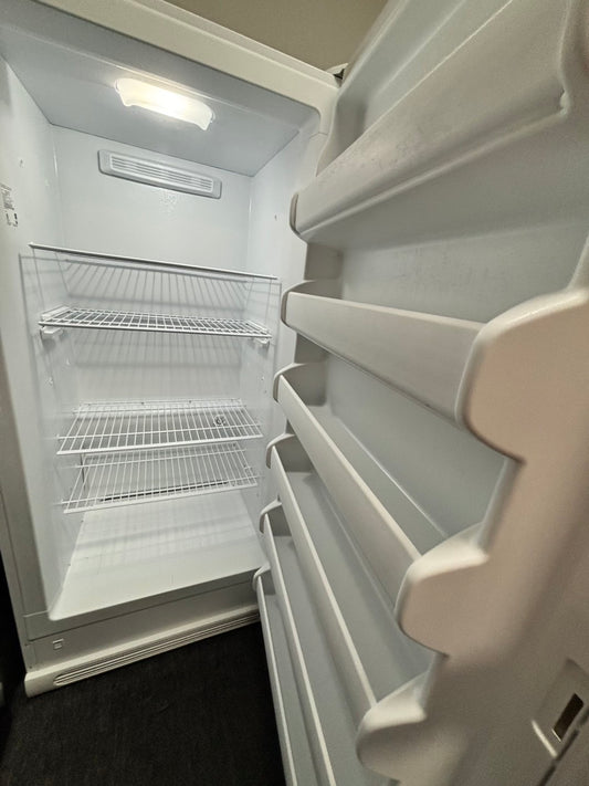 * 🎄Holidays Sale 🎁-Frigidaire 20cu.ft up-right freezer white 34" #RF306L  used-Refurbished