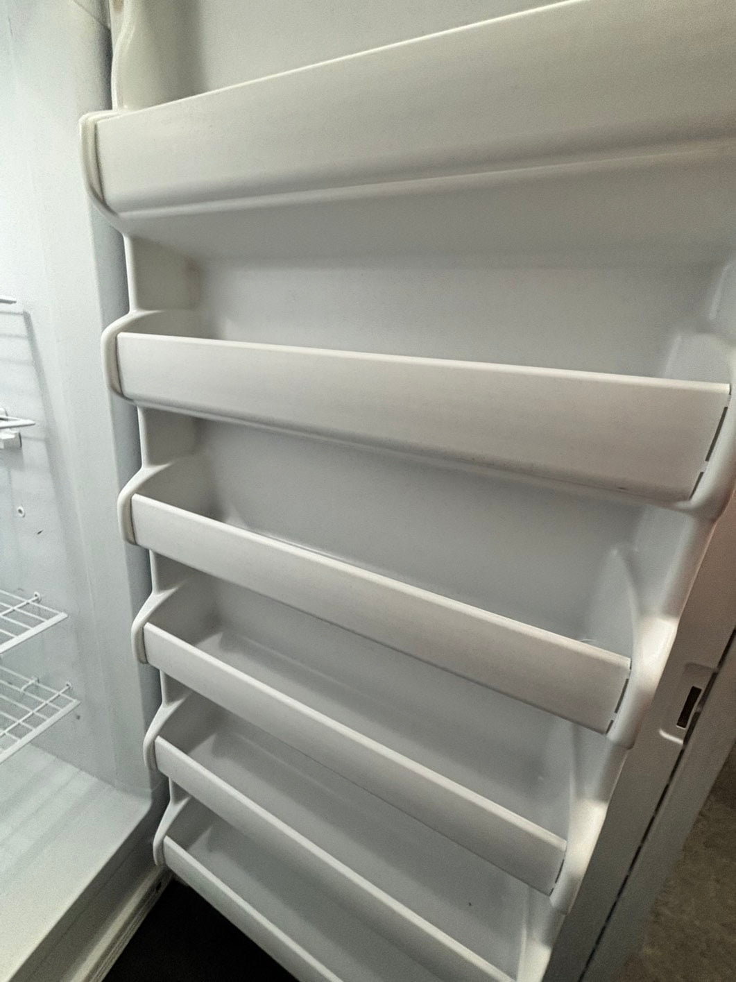 * 🎄Holidays Sale 🎁-Frigidaire 20cu.ft up-right freezer white 34" #RF306L  used-Refurbished