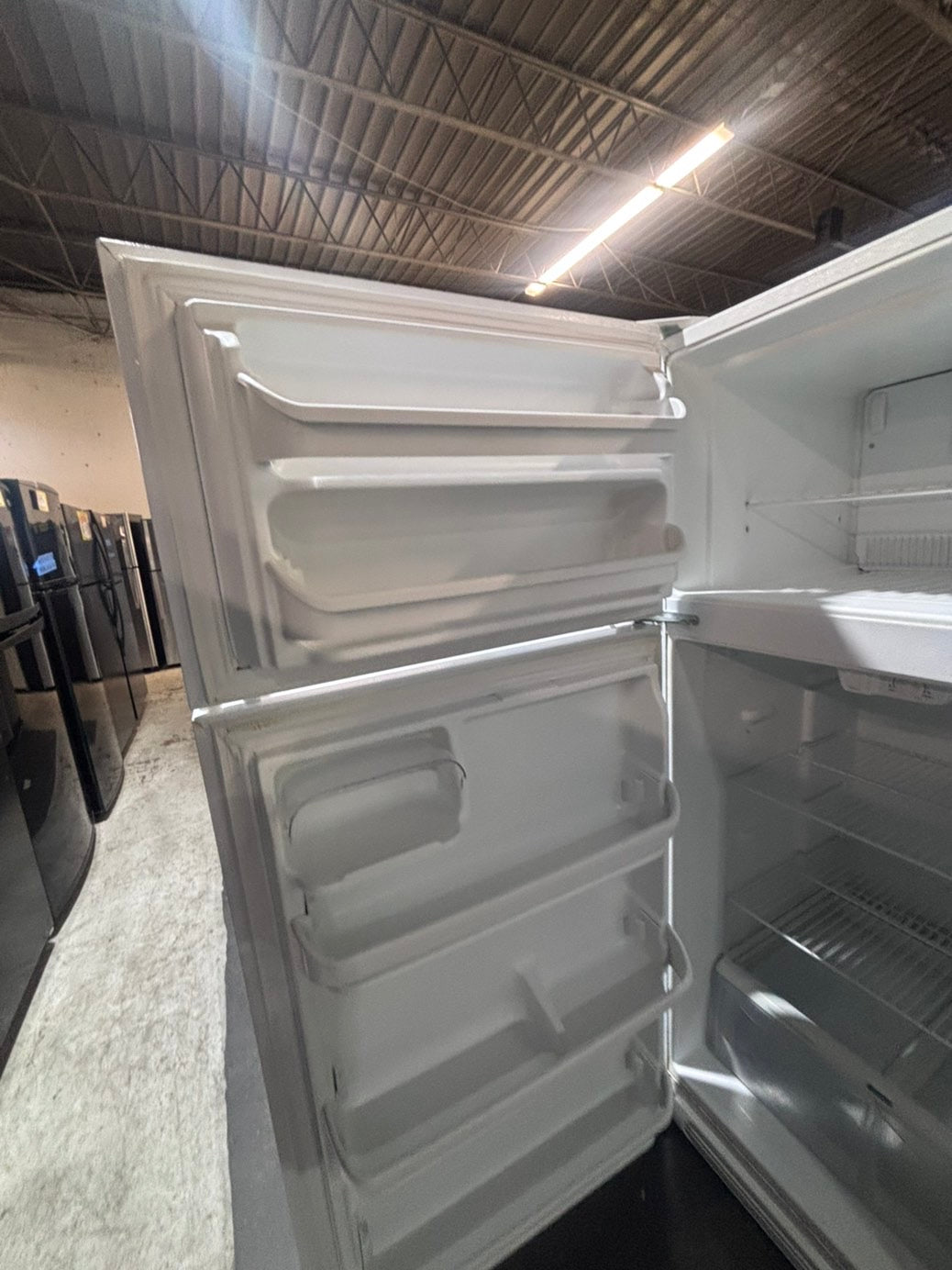 >>sale🎈frigidaire 30”18cu.ft -top freezer refrigerator white  color              -used refurbished 30” #F3FW6B