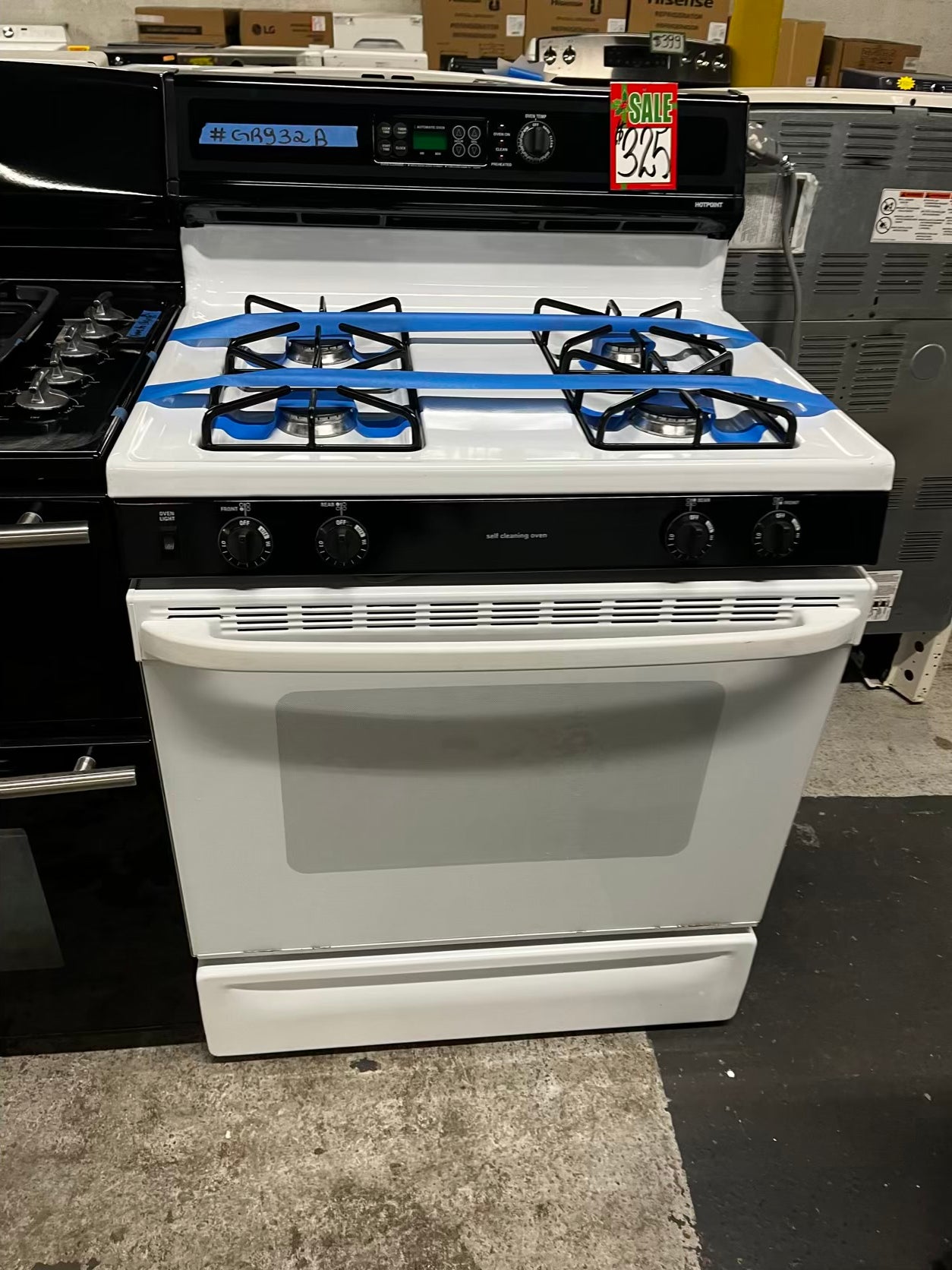 🎄Holidays Sale 🎁 GE Gas range 4 burner bake broil self clean in black & white  used-Refurbished 30” #GR932B