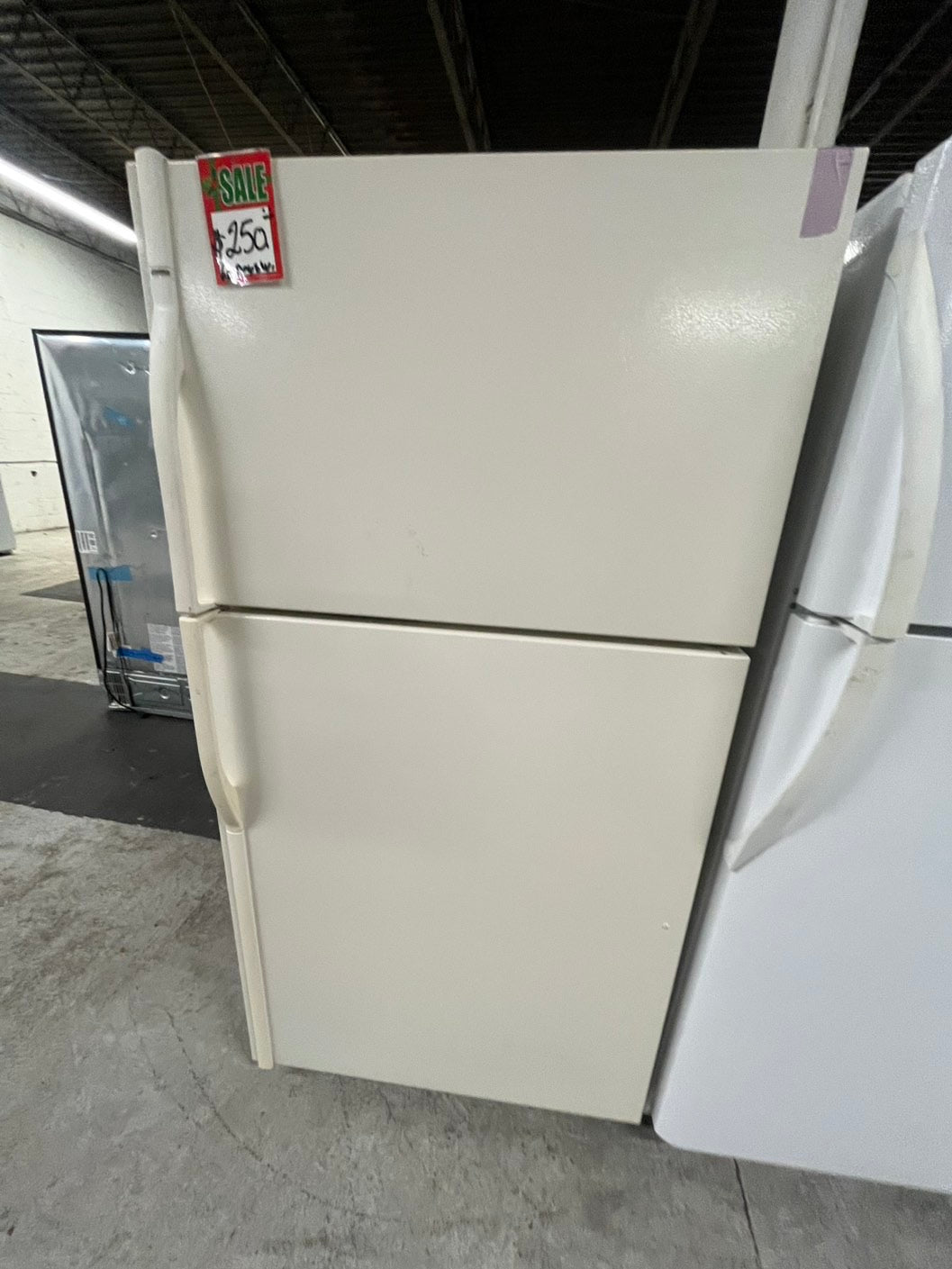 🎄Holiday Sale 🎁” Kenmore top freezer refrigerator off white used refurbished 33’ #RF770B