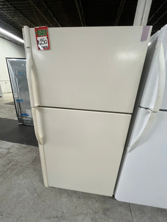 🎄Holiday Sale 🎁” Kenmore top freezer refrigerator off white used refurbished 33’ #RF770B