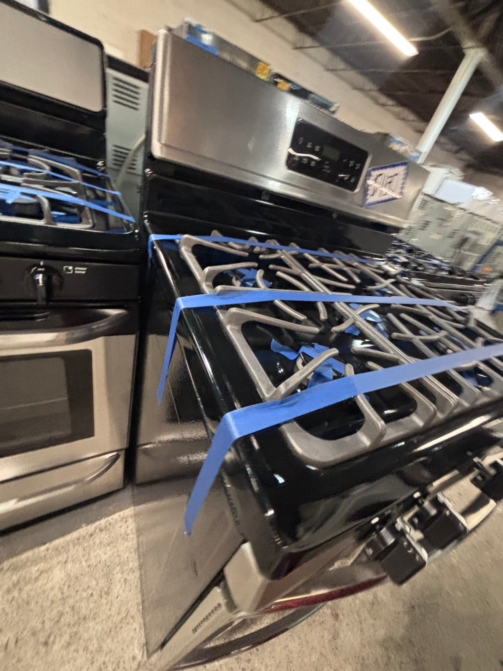 }Frigidaire Gas range 5 burner bake broil Hi/Lo self clean in stainless steel  used-Refurbished 30” #FEG713B