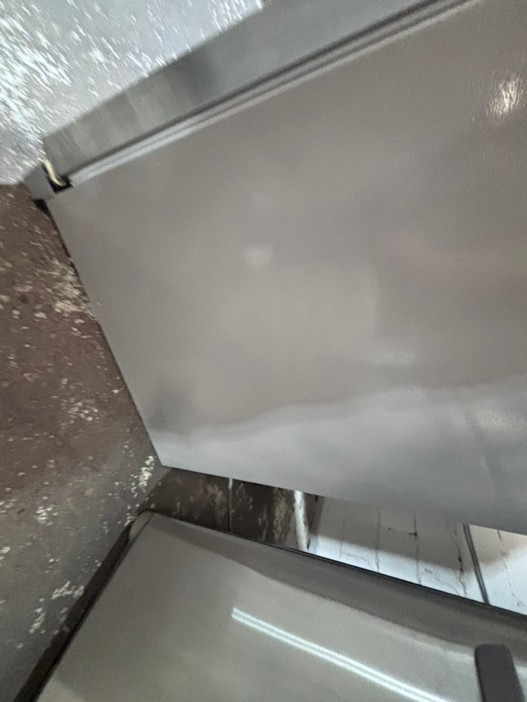 >*36”Bosch counter depth side by side doors  fridge stainless steel color  (ice maker  doesn’t work) only water 💦 dispenser works !doesn’t affect on the others functions. 36” #BS41VWB