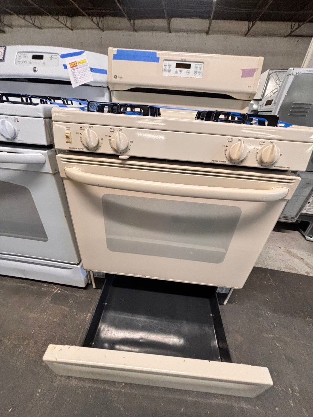 >special sale🔥GE Gas range 4 burner bake broil Hi/Lo self clean in off white used-Refurbished 30” #GEY94ZB