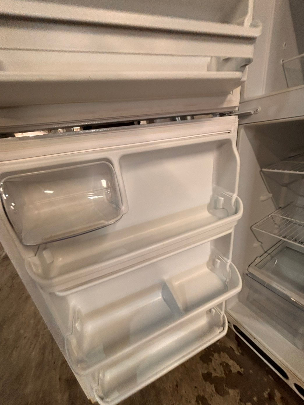 >*frigidaire 30”x 66h ,18cu.ft -top freezer refrigerator working 💯 white  color -used refurbished 30”  #TB4WYCB