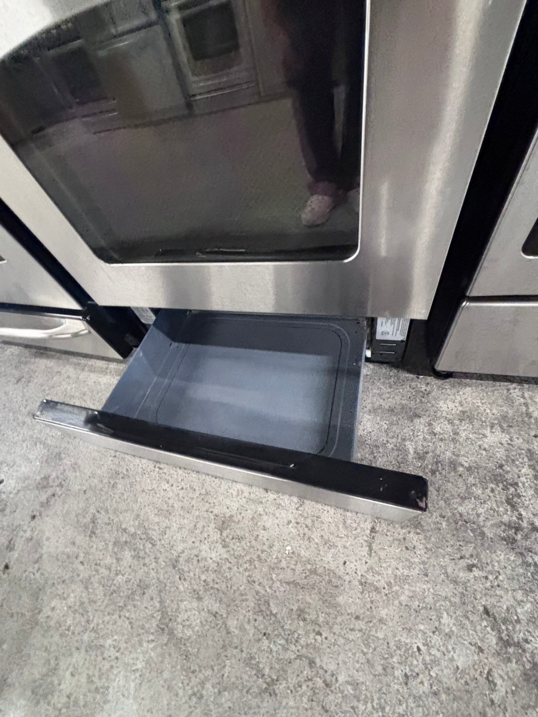 >*GE range 4 burner bake ,broil Hi/Lo self clean in stainless steel used-Refurbished 30” #GSG10SB