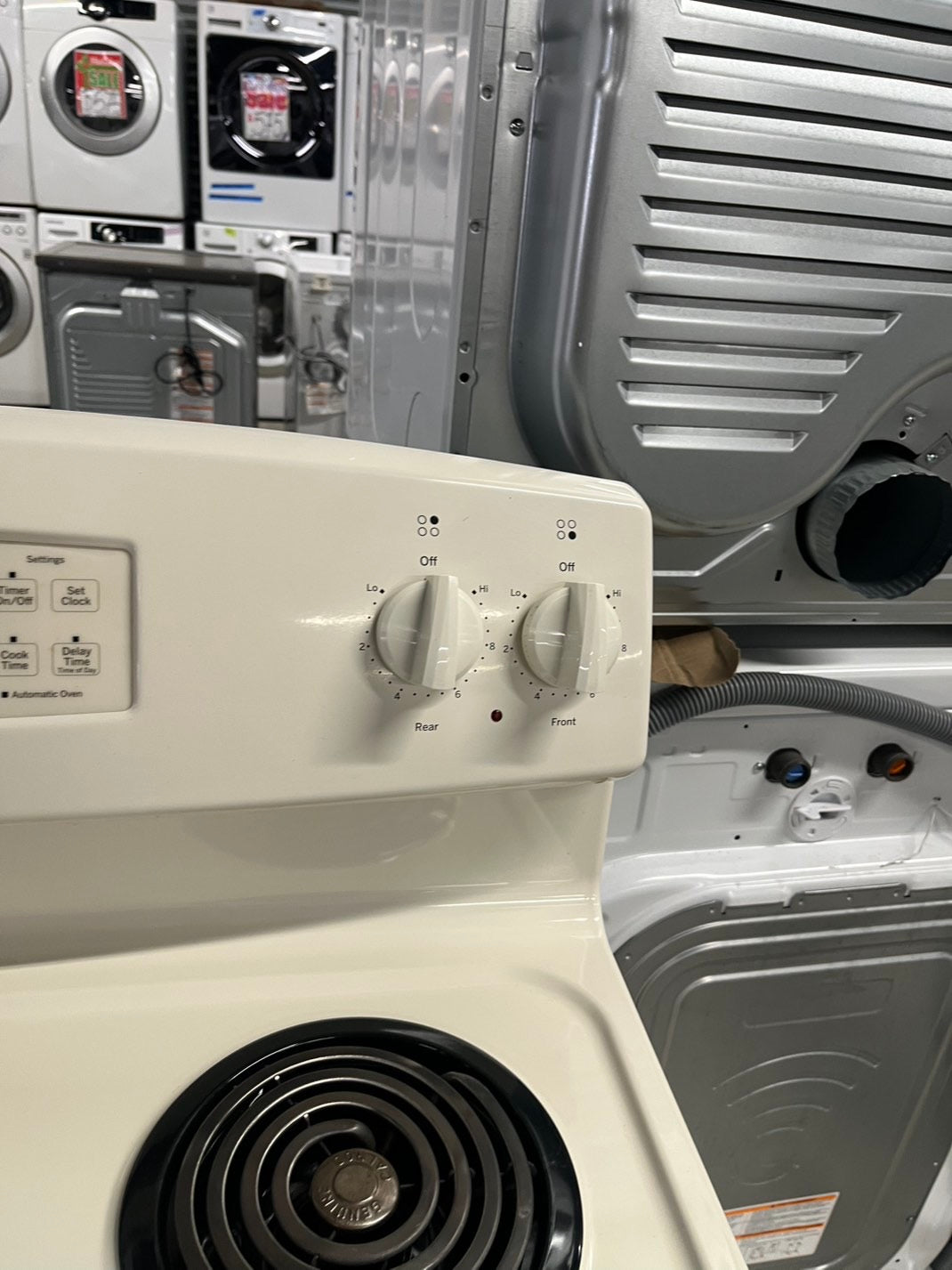 Sale‼️ Ge white off  electric coil top electric range coil 220v 4 burner Refurbished in bake Broil self clean 30" #ERRCL23B