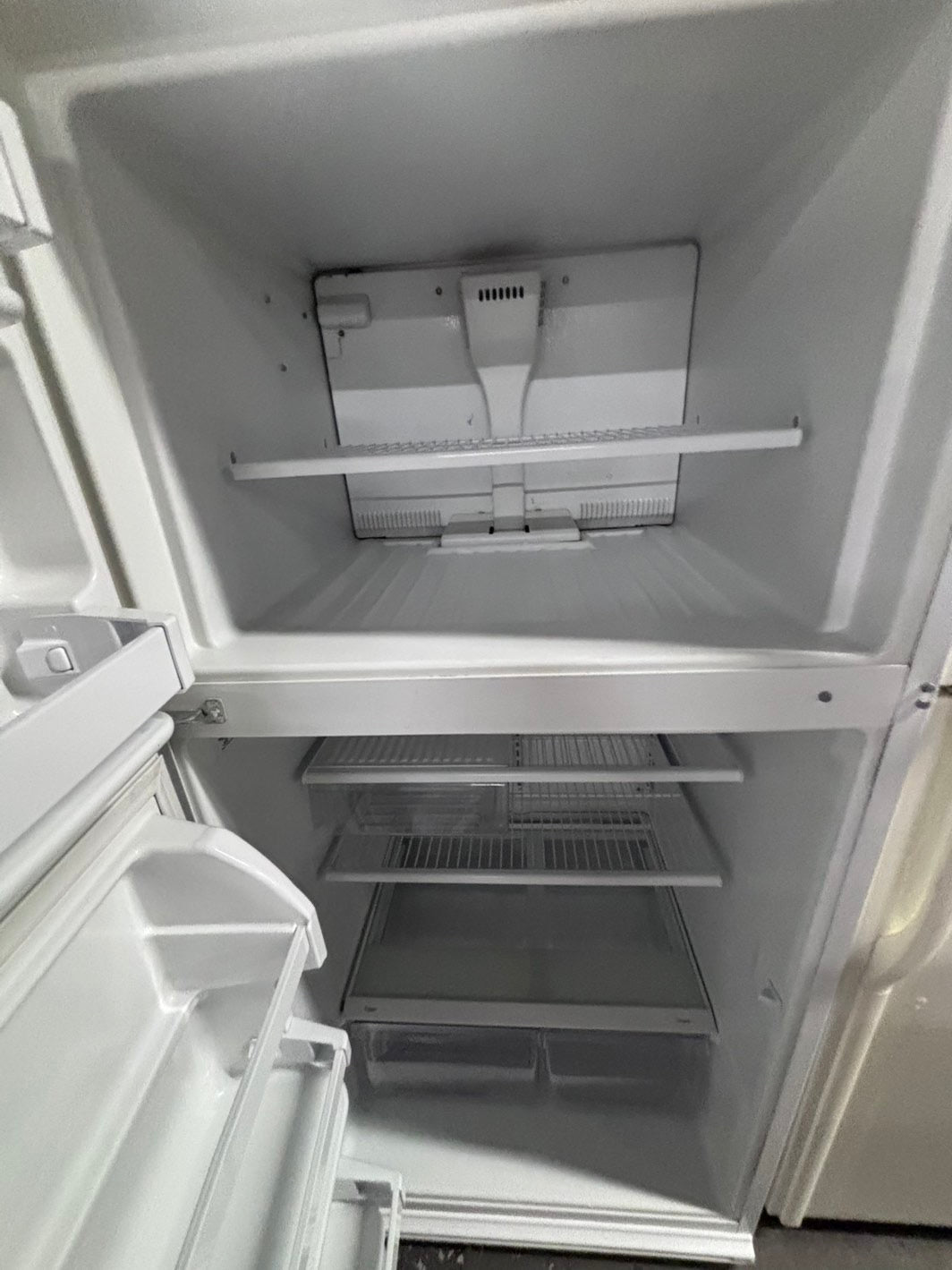 >Whirlpool 30” top freezer refrigerator in white color -used refurbished 30’ #RF318CB
