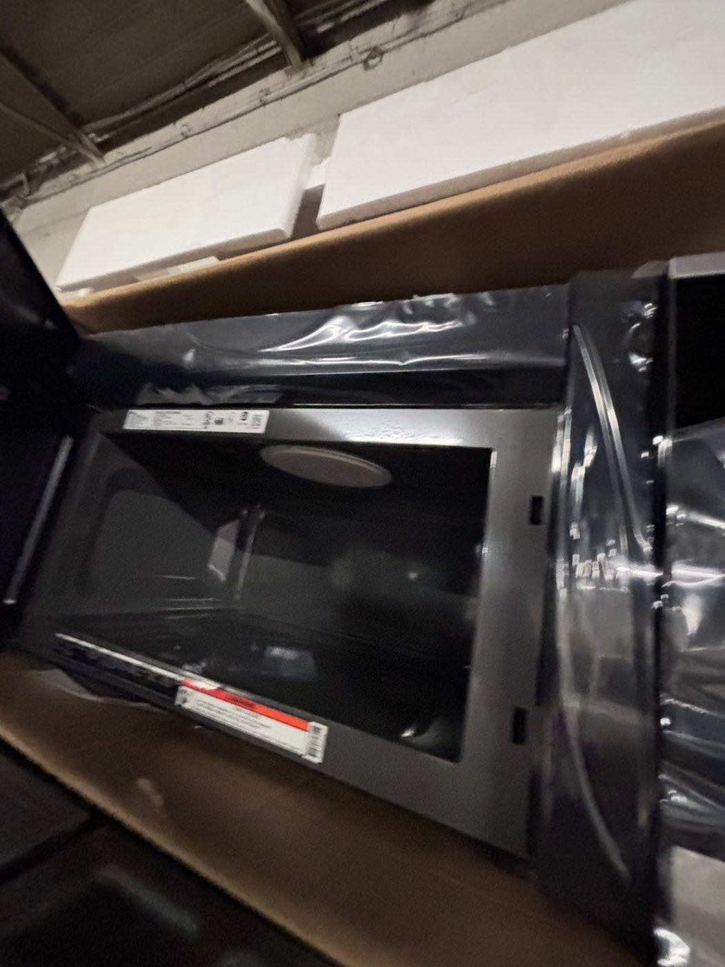 >special 3pc. Combo =LG French door Refrigerator counter depth  w/ ice water dispenser 36",gas stove 5 burners & new the range microwave all same brand  #ARF31B3PC