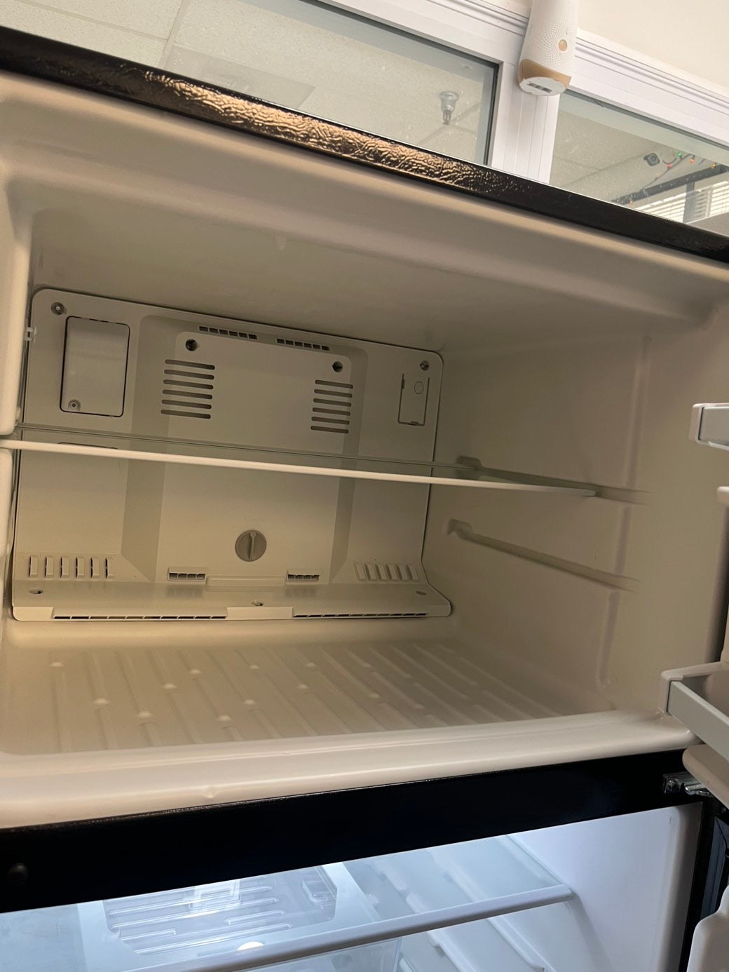 =•28” whirlpool top freezer fridge BLACK used-refurbished #RFWHBLB28L