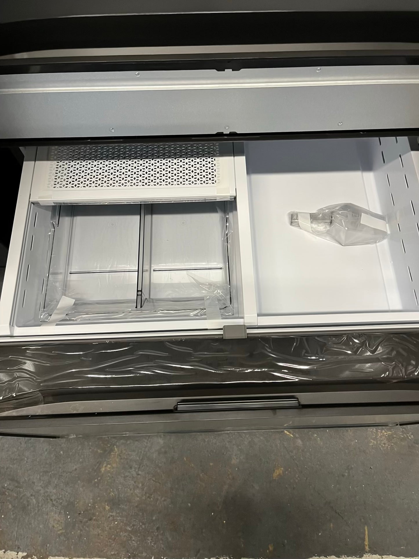 Open Box 📦 | Scratch & dent - Samsung 36 Inch panel ready Smart 4-Door French Door Refrigerator 29 cu. ft. Beverage Center, FlexZone™ Drawer, Dual Auto Ice Maker, Twin Cooling Plus, Wi-FI Enabled, ENERGY STAR® #RF841YB