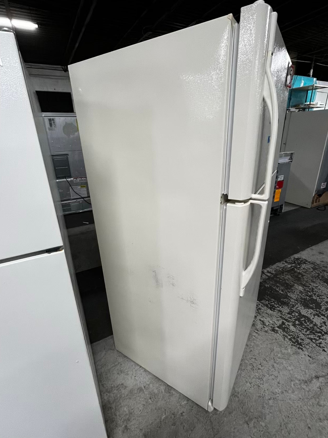 Kenmore top freezer refrigerator in off white used refurbished 30’ #RF394JB