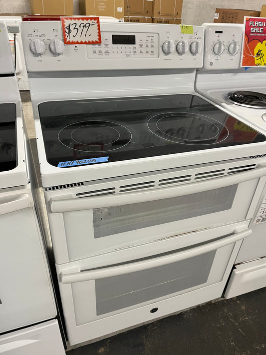 GE electric range 5 burner warming zone convection bake broil roast hi/lo in white  30” #RF902UB