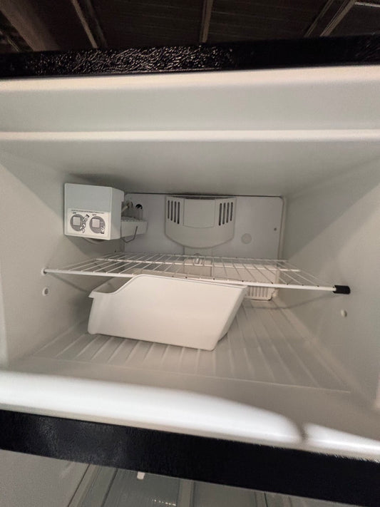 >*kenmore 30”18cu.ft -top freezer refrigerator with ice 🧊 maker inside ,stainless steel color   -used refurbished 30”  #TBF88CB